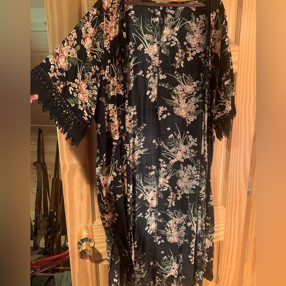 Floral kimono - Picture 1 of 4